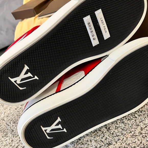 Authentic Louis Vuitton men’s trainer - Picture 3 of 5